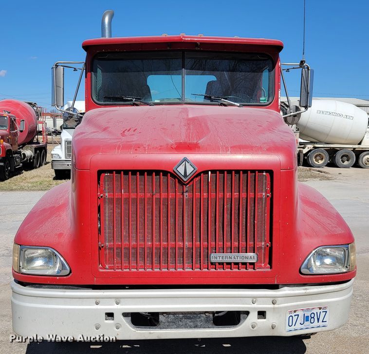 image for item JE9978 1999 International Navistar 9100  semi truck