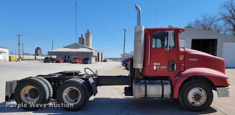 image for item JE9978 1999 International Navistar 9100  semi truck