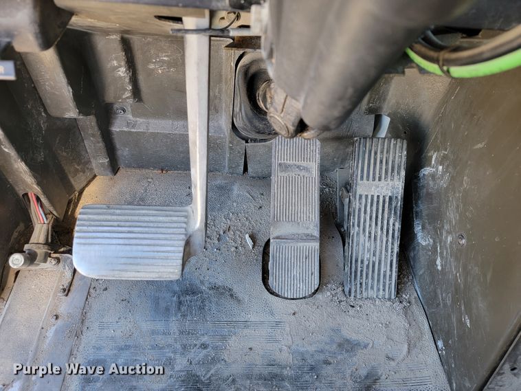 image for item JE9978 1999 International Navistar 9100  semi truck