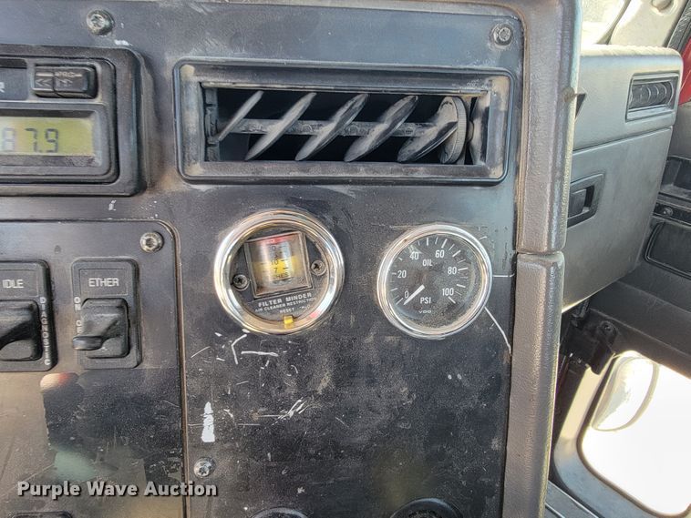 image for item JE9978 1999 International Navistar 9100  semi truck