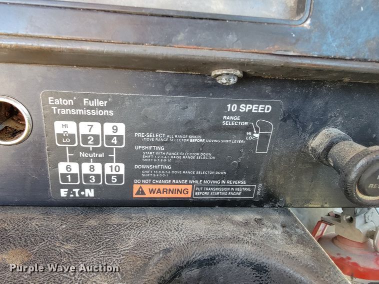 image for item JE9978 1999 International Navistar 9100  semi truck