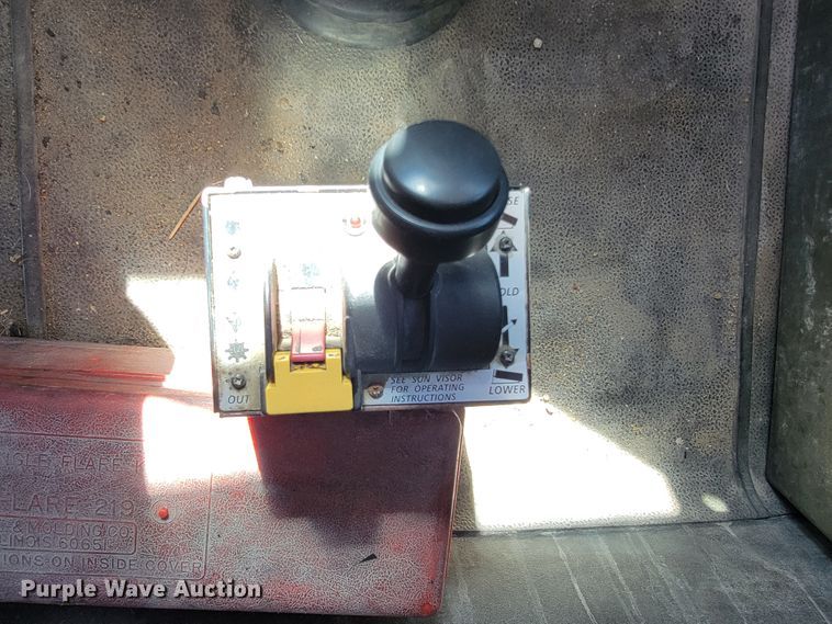 image for item JE9978 1999 International Navistar 9100  semi truck