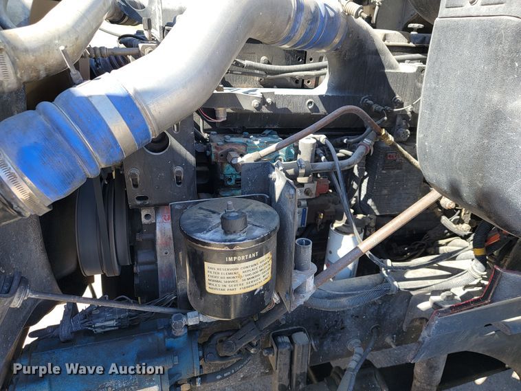 image for item JE9978 1999 International Navistar 9100  semi truck