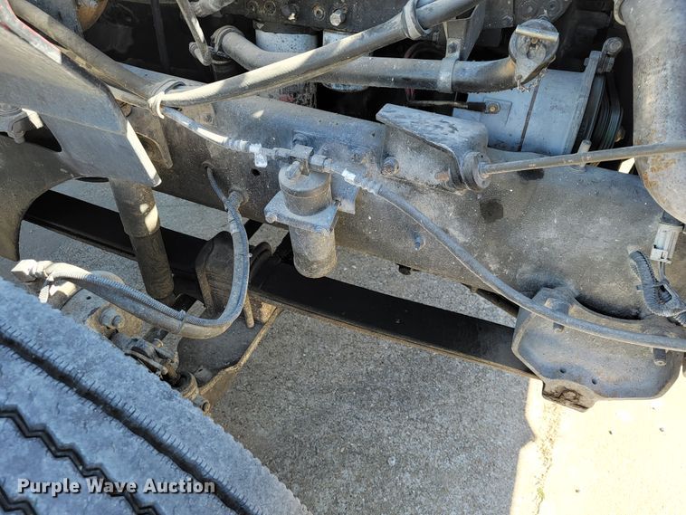 image for item JE9978 1999 International Navistar 9100  semi truck