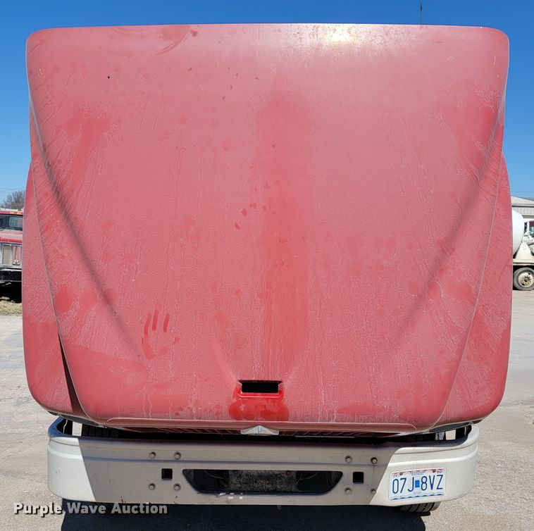 image for item JE9978 1999 International Navistar 9100  semi truck