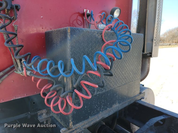 image for item JE9978 1999 International Navistar 9100  semi truck