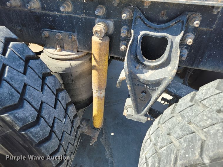 image for item JE9978 1999 International Navistar 9100  semi truck