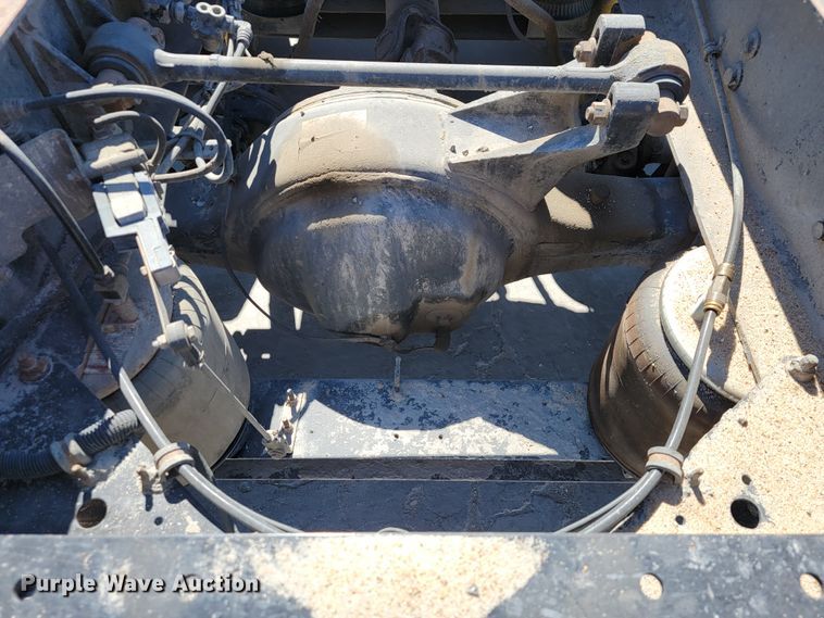 image for item JE9978 1999 International Navistar 9100  semi truck