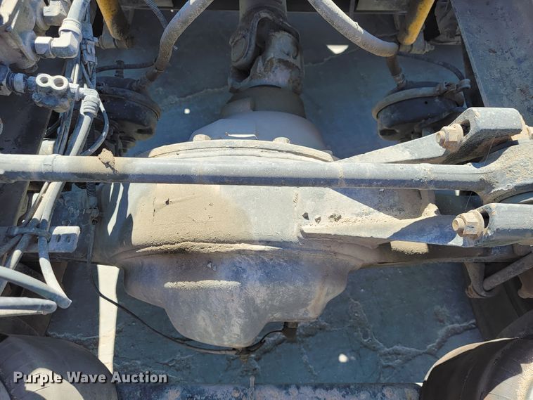 image for item JE9978 1999 International Navistar 9100  semi truck