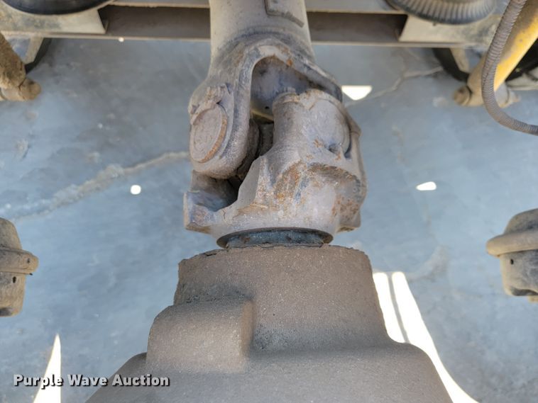 image for item JE9978 1999 International Navistar 9100  semi truck