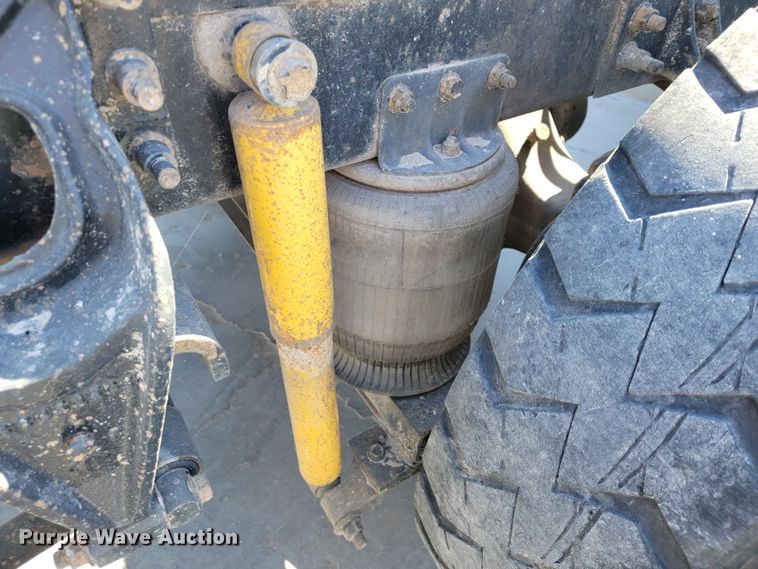 image for item JE9978 1999 International Navistar 9100  semi truck