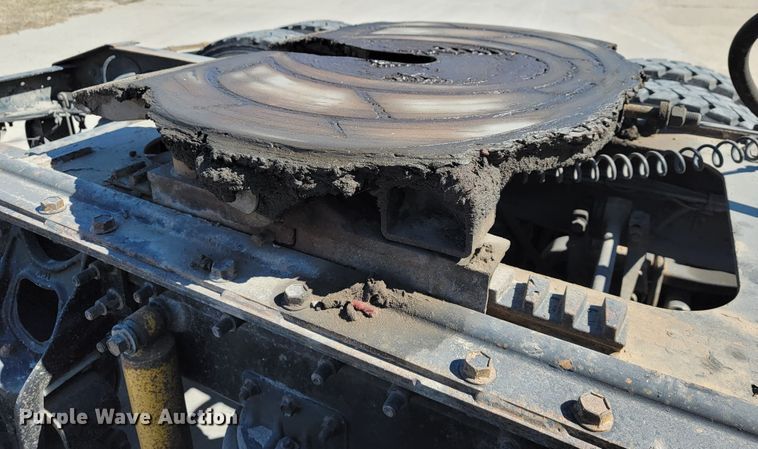 image for item JE9978 1999 International Navistar 9100  semi truck