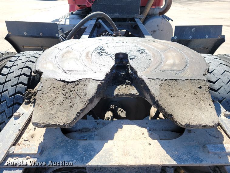 image for item JE9978 1999 International Navistar 9100  semi truck