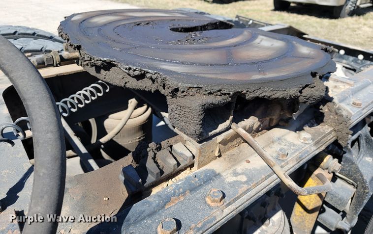 image for item JE9978 1999 International Navistar 9100  semi truck