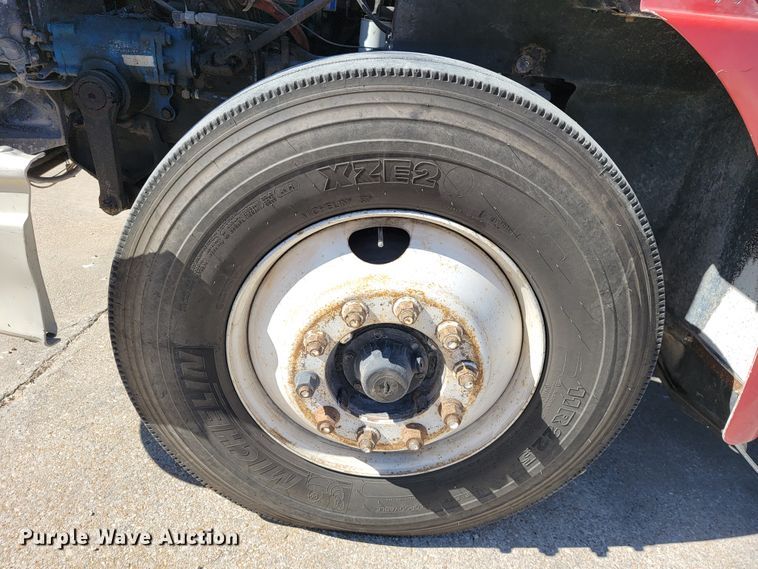 image for item JE9978 1999 International Navistar 9100  semi truck