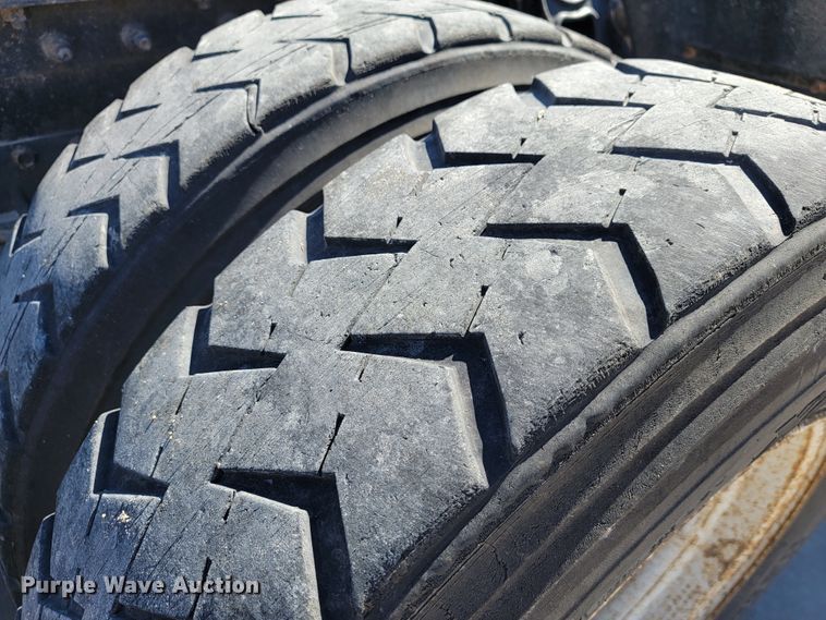 image for item JE9978 1999 International Navistar 9100  semi truck