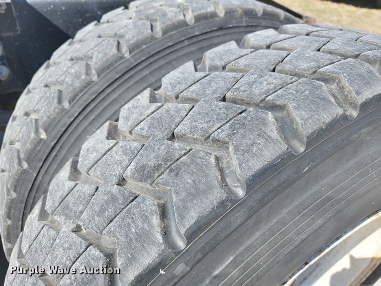 image for item JE9978 1999 International Navistar 9100  semi truck