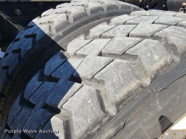 image for item JE9978 1999 International Navistar 9100  semi truck