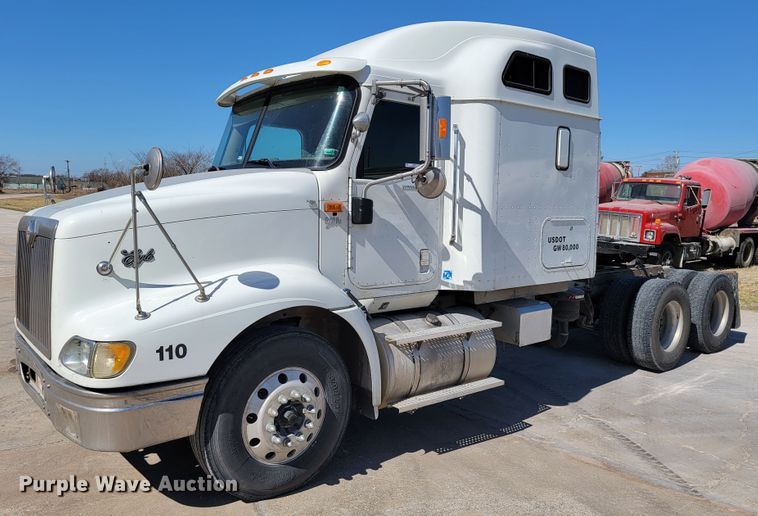 image for item JE9979 2005 International 9200i  semi truck