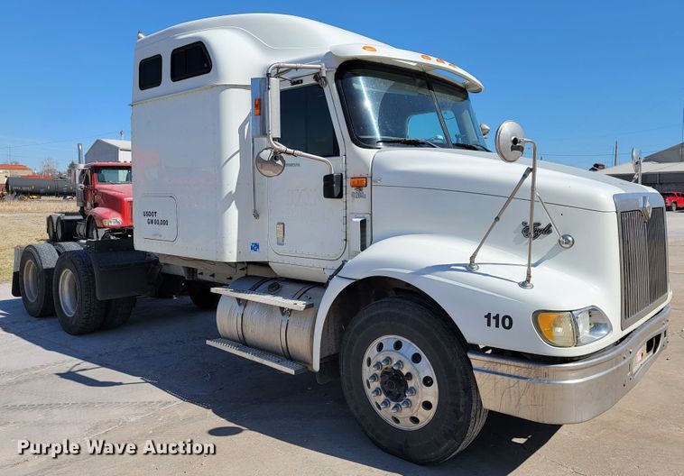 image for item JE9979 2005 International 9200i  semi truck