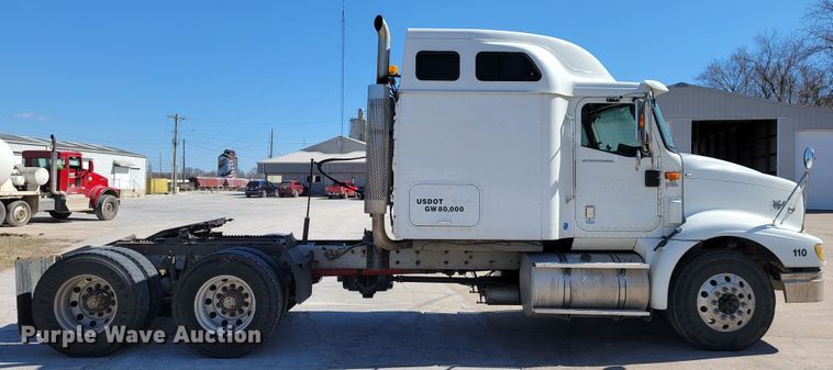 image for item JE9979 2005 International 9200i  semi truck