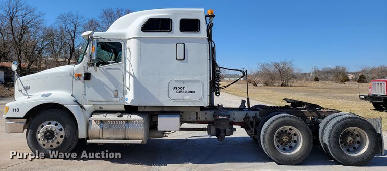 image for item JE9979 2005 International 9200i  semi truck