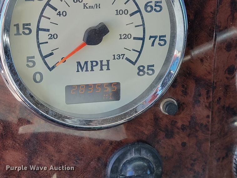 image for item JE9979 2005 International 9200i  semi truck