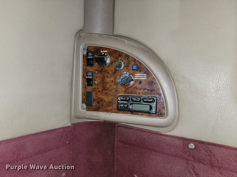 image for item JE9979 2005 International 9200i  semi truck