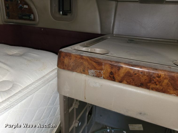 image for item JE9979 2005 International 9200i  semi truck