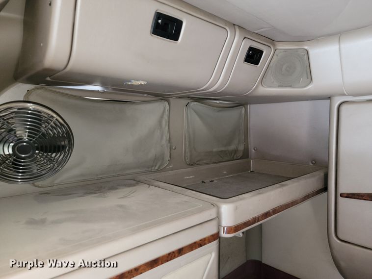 image for item JE9979 2005 International 9200i  semi truck