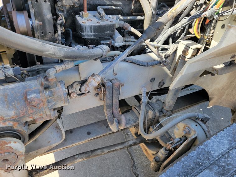 image for item JE9979 2005 International 9200i  semi truck