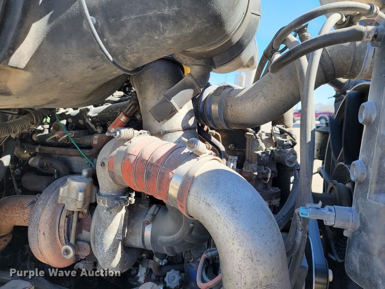 image for item JE9979 2005 International 9200i  semi truck