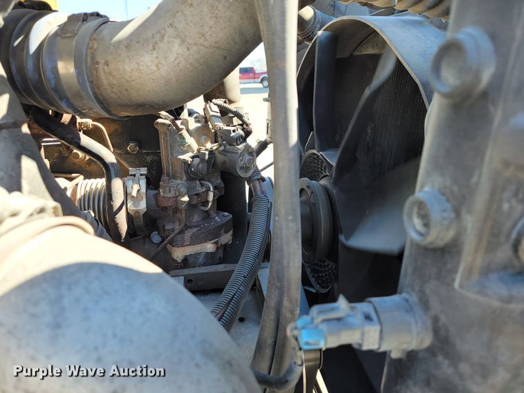 image for item JE9979 2005 International 9200i  semi truck