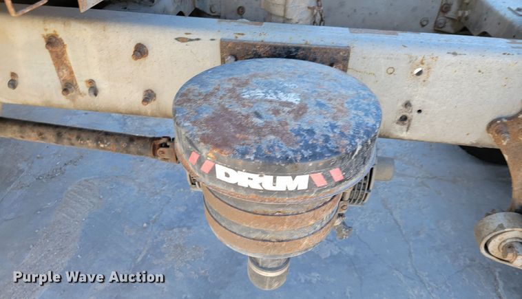 image for item JE9979 2005 International 9200i  semi truck