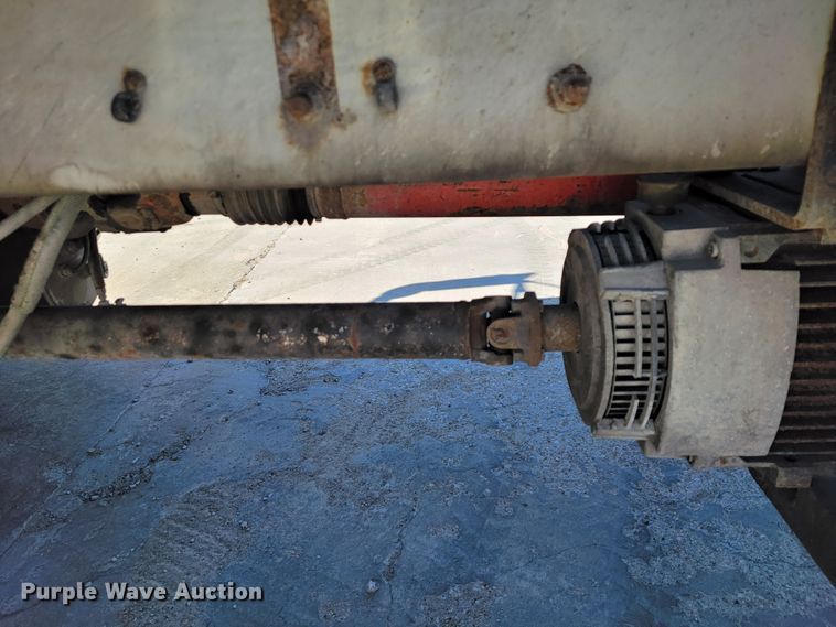 image for item JE9979 2005 International 9200i  semi truck