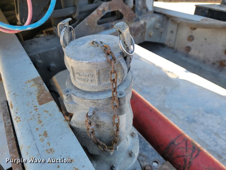 image for item JE9979 2005 International 9200i  semi truck