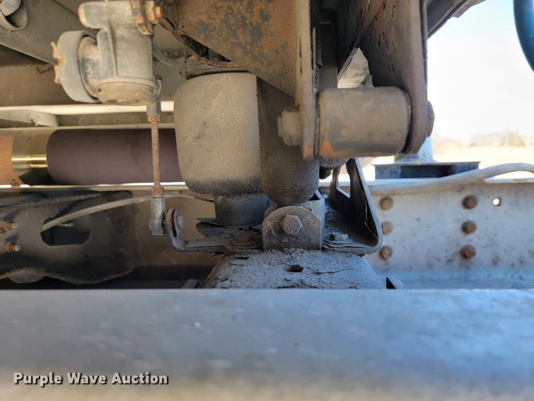 image for item JE9979 2005 International 9200i  semi truck