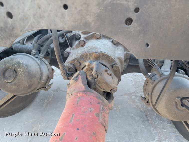 image for item JE9979 2005 International 9200i  semi truck