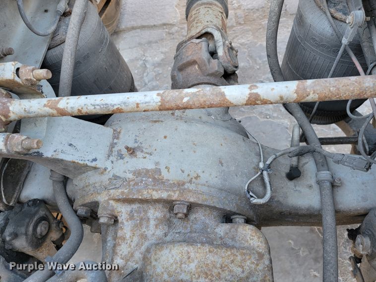 image for item JE9979 2005 International 9200i  semi truck