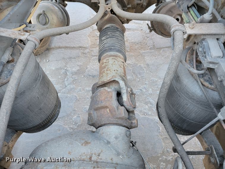 image for item JE9979 2005 International 9200i  semi truck