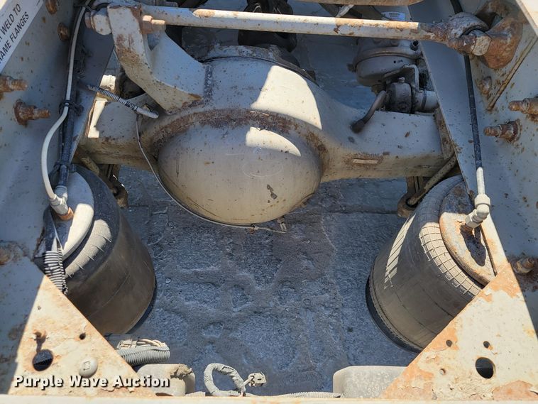 image for item JE9979 2005 International 9200i  semi truck