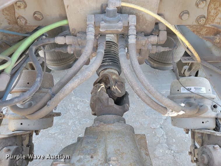 image for item JE9979 2005 International 9200i  semi truck