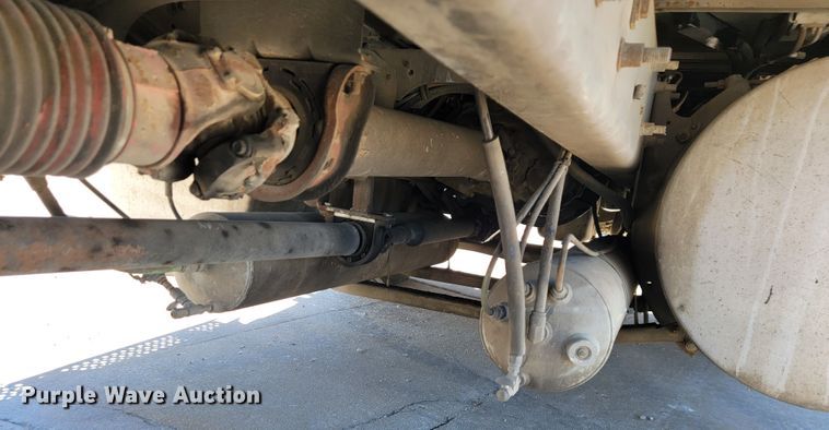 image for item JE9979 2005 International 9200i  semi truck