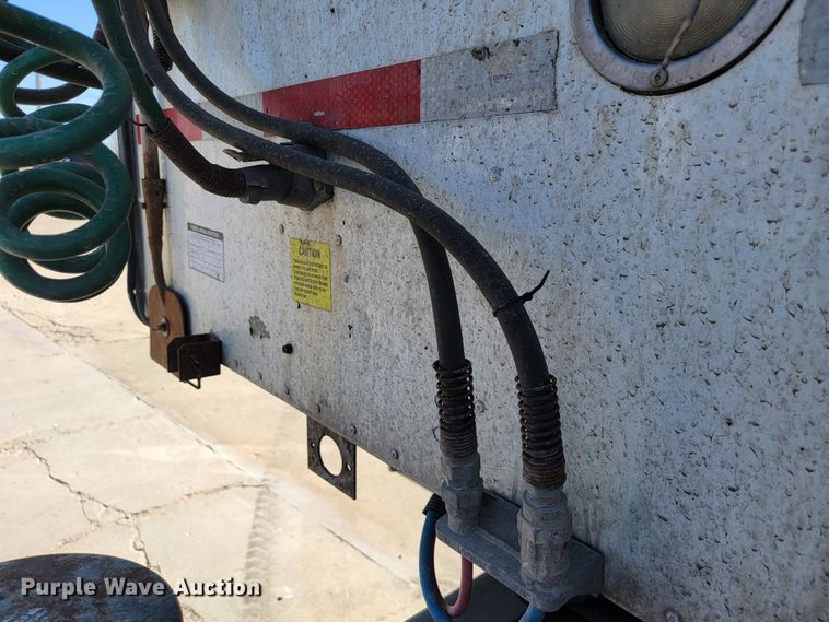 image for item JE9979 2005 International 9200i  semi truck