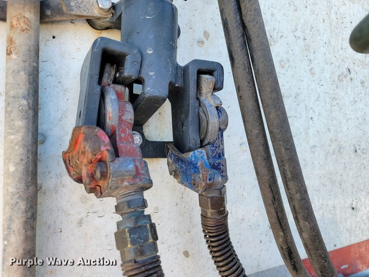 image for item JE9979 2005 International 9200i  semi truck