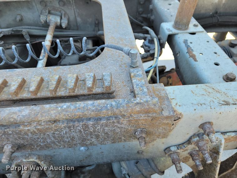 image for item JE9979 2005 International 9200i  semi truck