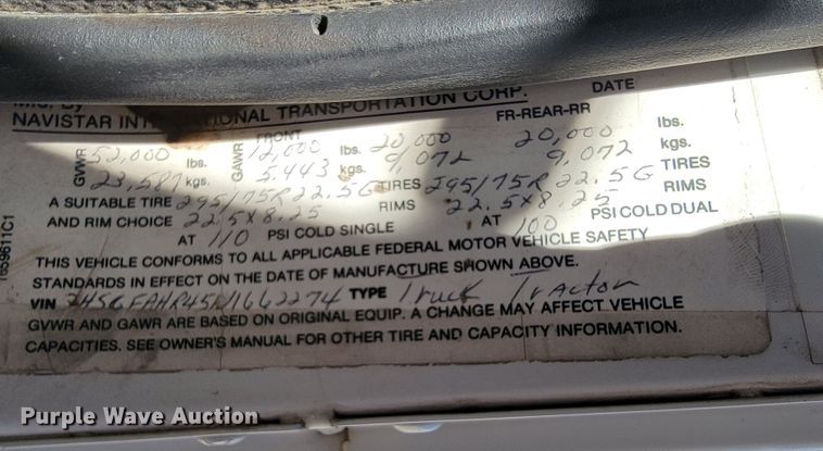 image for item JE9979 2005 International 9200i  semi truck