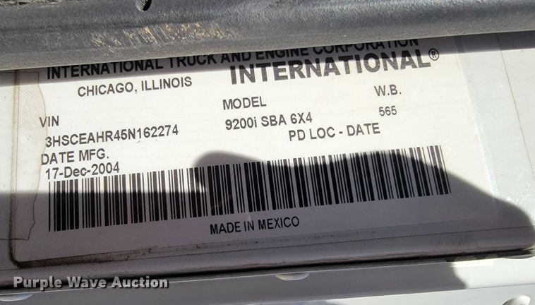 image for item JE9979 2005 International 9200i  semi truck