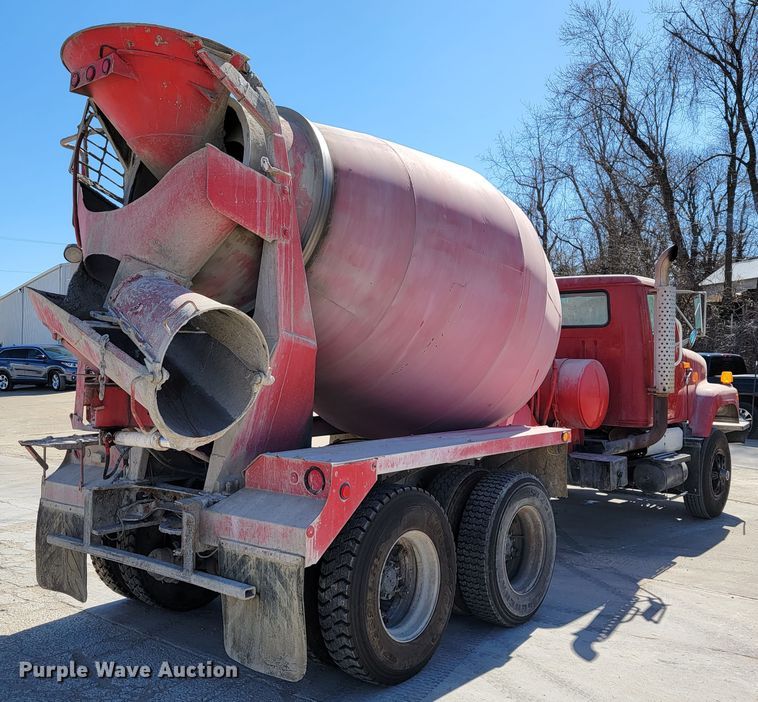 image for item JE9980 1998 International 2554  ready mix truck