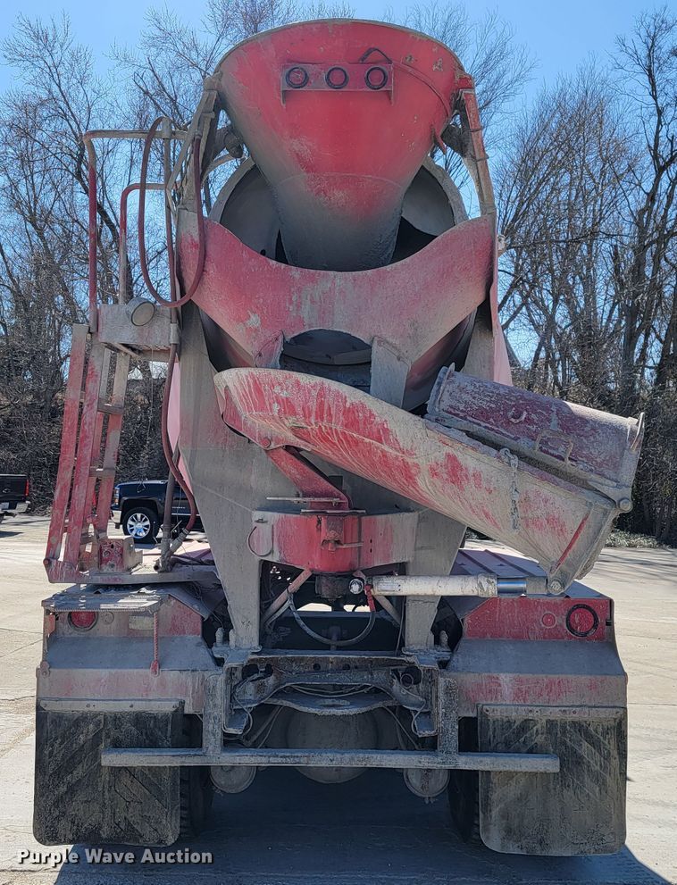 image for item JE9980 1998 International 2554  ready mix truck